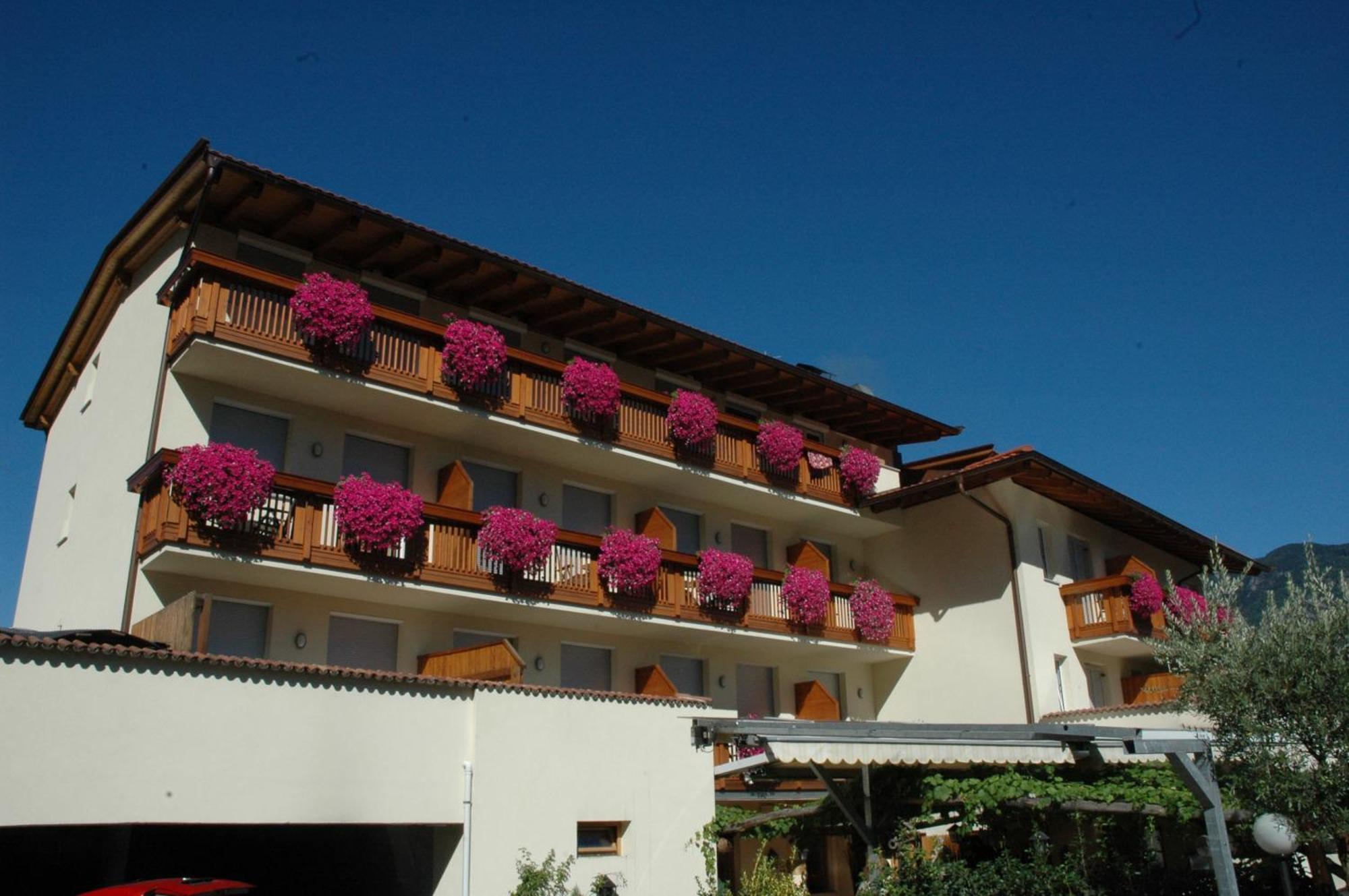Hotel Loewenwirt Cermes Esterno foto