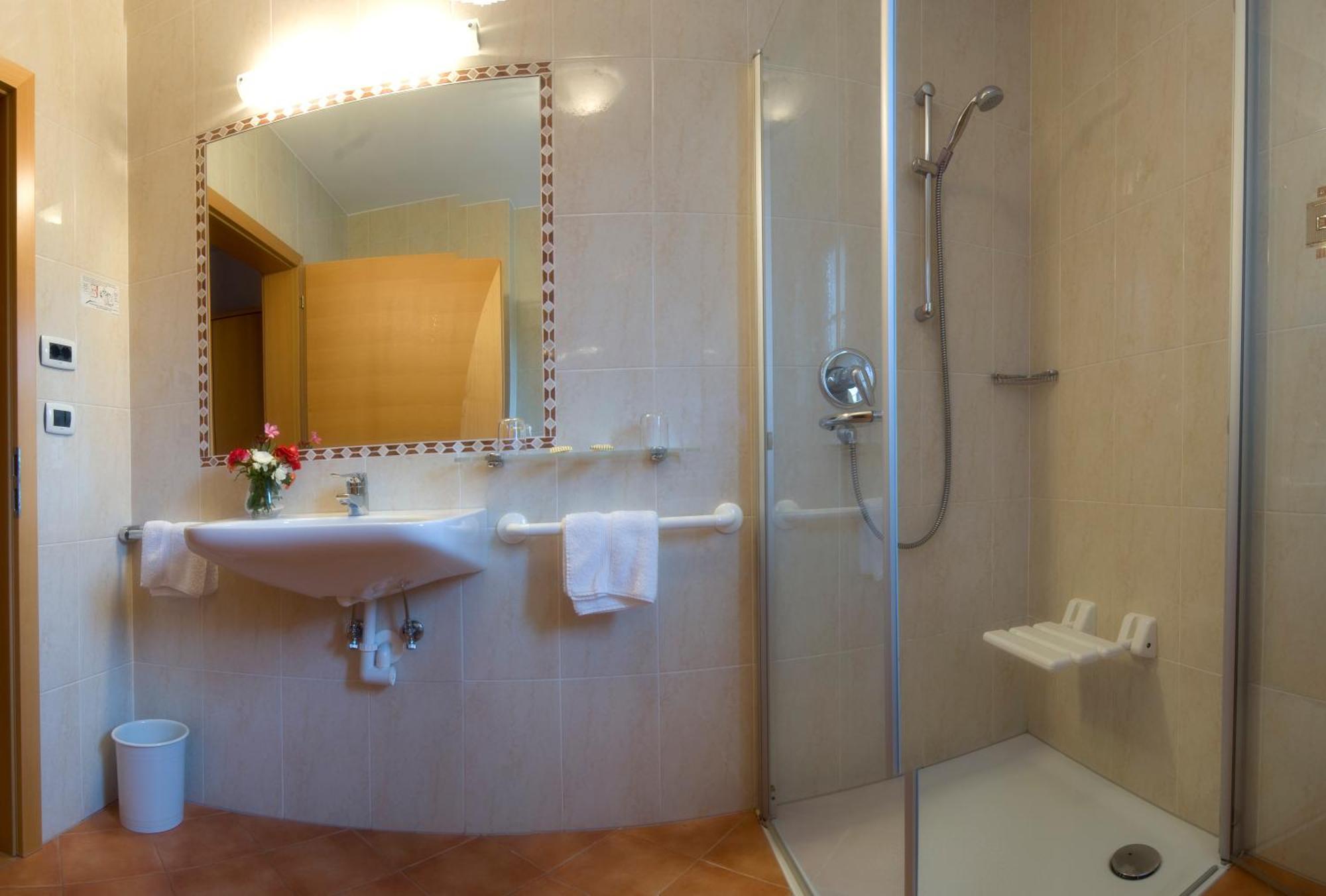 Hotel Loewenwirt Cermes Esterno foto